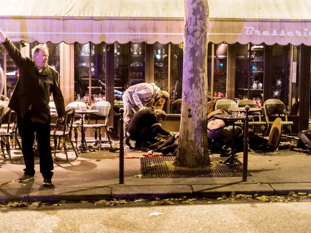 Pessoas feridas no Café Bonne Biere, em Paris