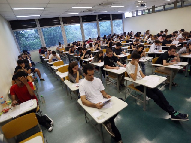 Estudantes prestam o vestibular da Fuvest, processo seletivo da Universidade de São Paulo