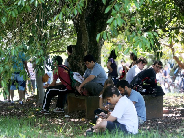 Movimentação de candidatos na Cidade Universitária durante a primeira fase da Fuvest 2015