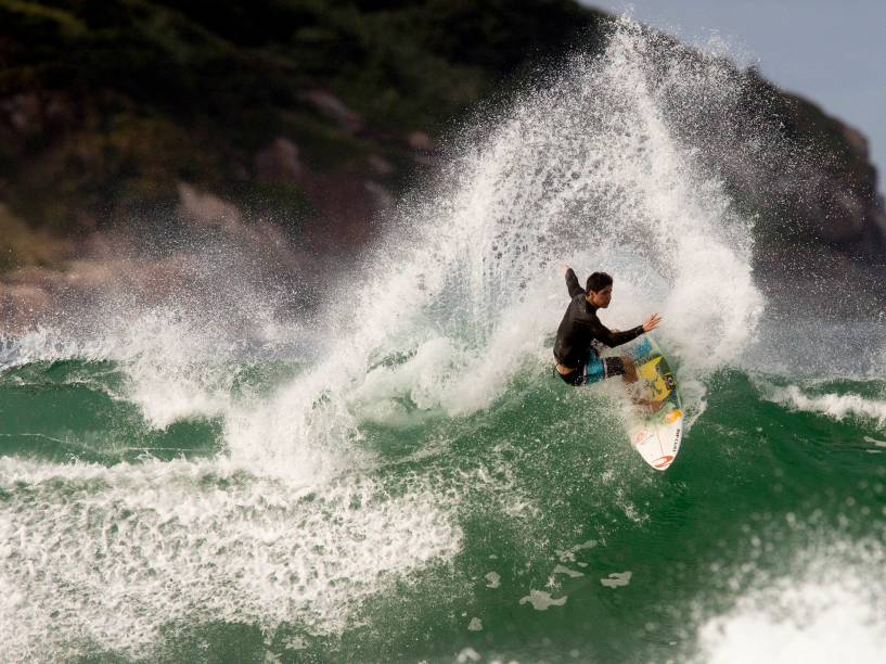Medina já está classificado para a próxima etapa do Rio Pro 2015