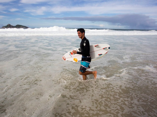 Gabriel Medina treina na manhã desta quarta-feira (13), o surfista já está classificado para a próxima etapa do Rio Pro 2015