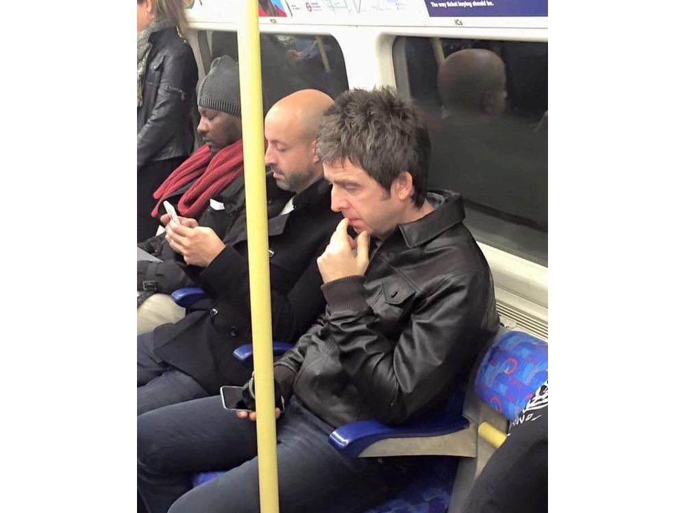Noel Gallagher no metrô de Londres, Reino Unido