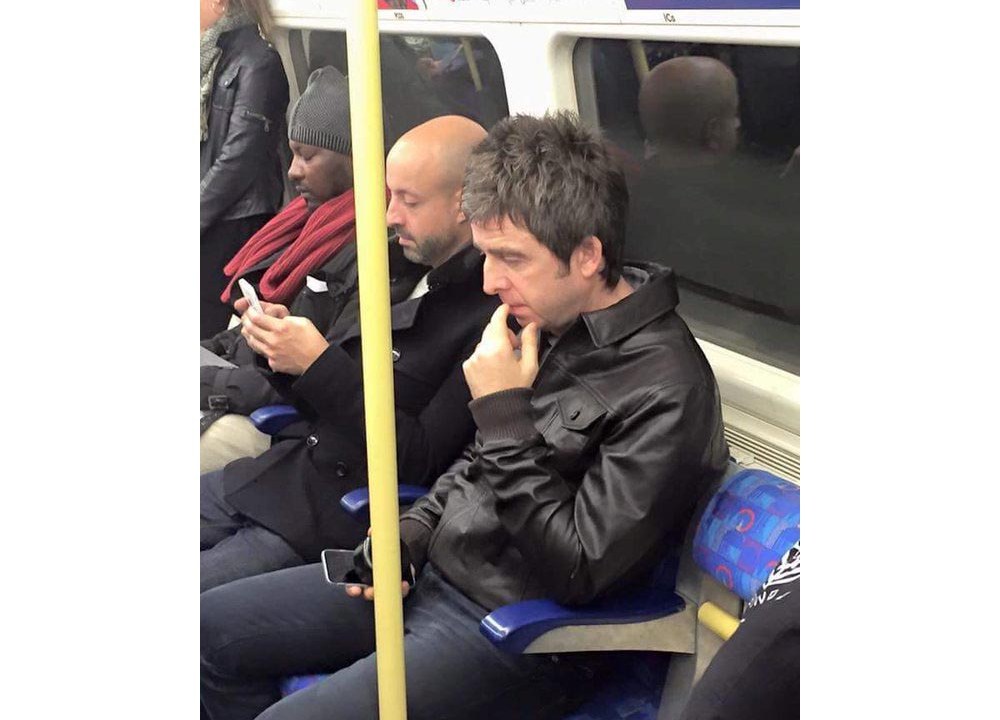Noel Gallagher no metrô de Londres, Reino Unido