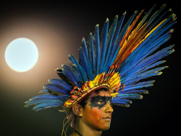 Índio acompanhaa os Jogos Mundiais dos Povos Indígenas, em Palmas, Tocantins