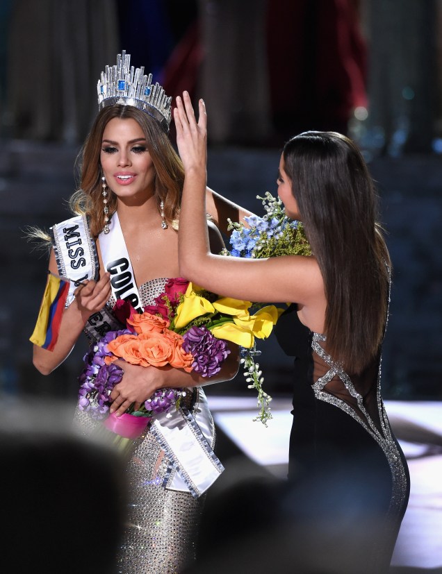 A miss Colômbia chegou a ser anunciada como a miss Universo 2015. Depois de ter recebido faixa e coroa, porém, ouviu que tinha ficado em segundo lugar