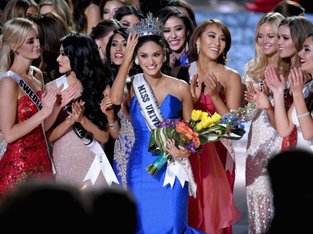 Concorrentes do Miss Universo 2015 comemoram com a vencedora