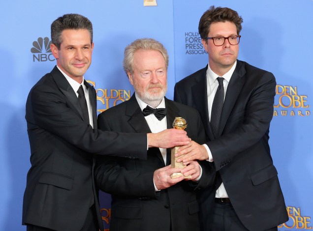 Ridley Scott (centro) venceu a categoria melhor filme de comédia ou musical