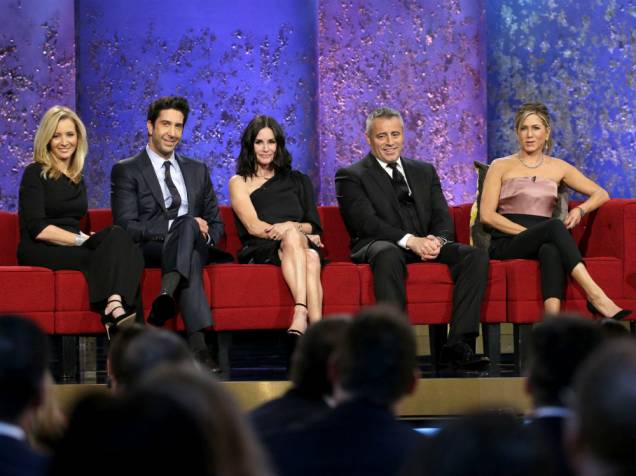 Lisa Kudrow, David Schwimmer, Courteneey Cox, Matt LeBlanc e Jennifer Aniston durante reunião do elenco de Friends na NBC