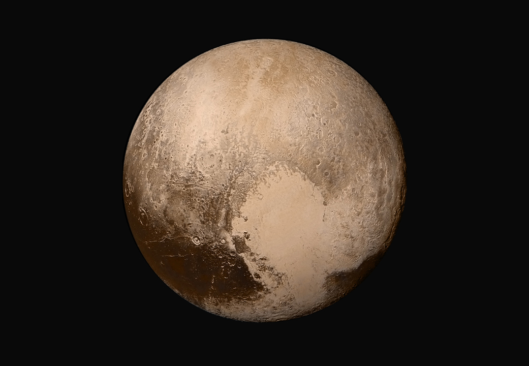 Essa imagem revela Plutão em suas cores originais e tem resolução duas vezes maior que a última imagem do planeta anão, divulgada durante o rasante histórico. A foto foi feita com a combinação de quatro imagens tiradas pela Long Range Reconnaissance Imager (Lorri) quando a sonda New Horizons estava a 450.000 quilômetros de Plutão.