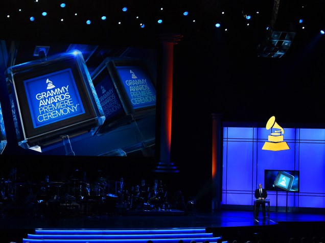 John Poppo discursa no palco durante a premiação do Grammy Awards, em Los Angeles, nos Estados Unidos,  na noite desta segunda (15)