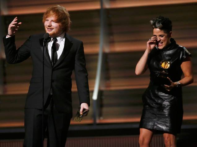 Ed Sheeran durante a 58ª edição do Grammy, premiação que elege os melhores da música internacional, que acontece nesta segunda-feira (15)
