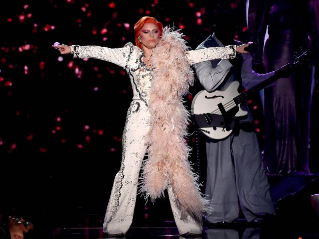 Lady Gaga durante a 58ª edição do Grammy, premiação que elege os melhores da música internacional, que acontece nesta segunda-feira (15)