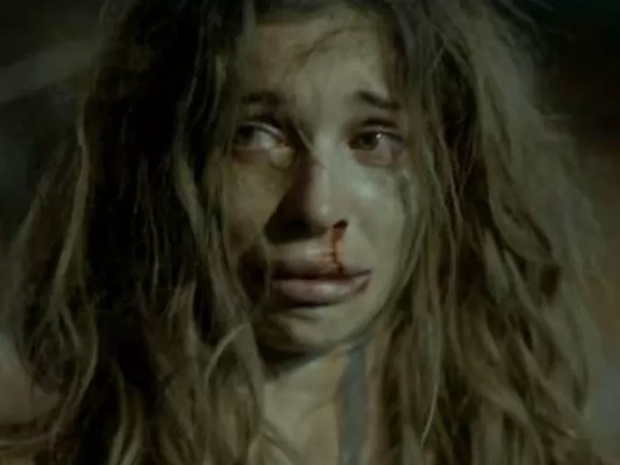 Larissa (Grazi) fica destruída depois de ser violentada por diversos homens em 'Verdades Secretas'