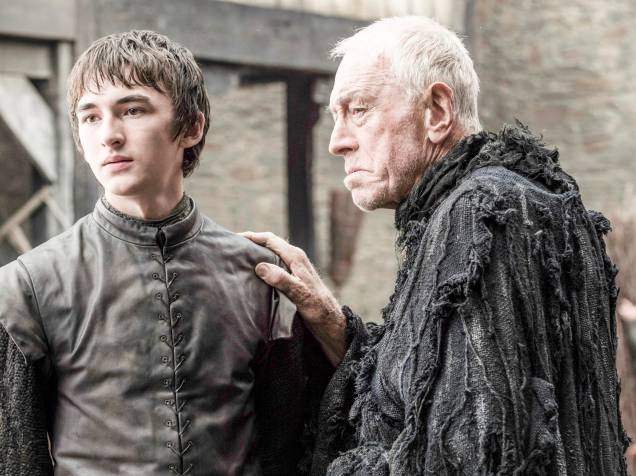 Isaac Hempstead-Wright (Bran Stark) e Max von Sydow (Corvo de Três Olhos), em cena da sexta temporada da série Game of Thrones