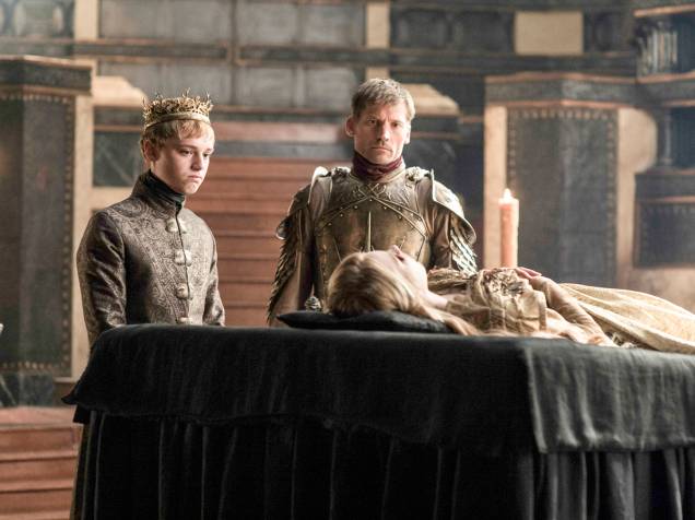 Dean-Charles Chapman (Tommen Baratheon) e Nikolaj Coster-Waldau (Jaime Lannister), em cena da sexta temporada da série Game of Thrones