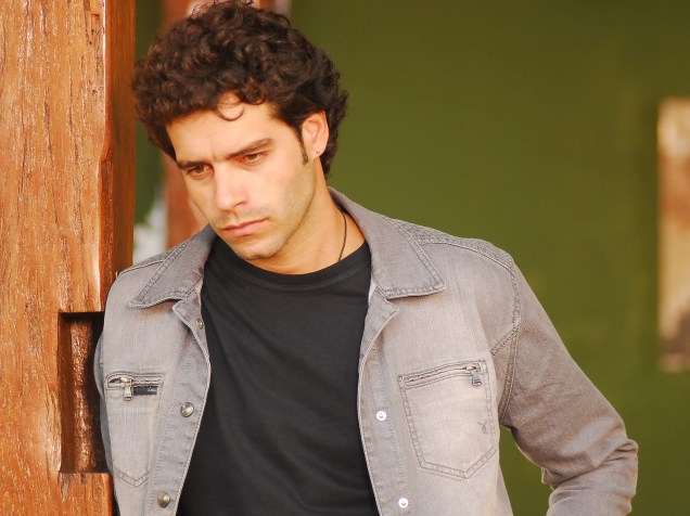 O ator Guilherme Winter interpreta Renato na novela Ti Ti Ti, da TV Globo, em 2010