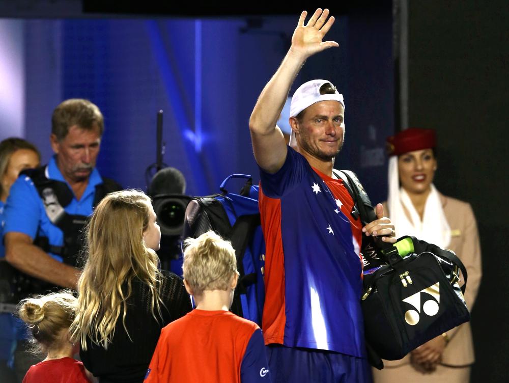 Ao lado dos filhos, Lleyton Hewitt se despede da torcida australiana