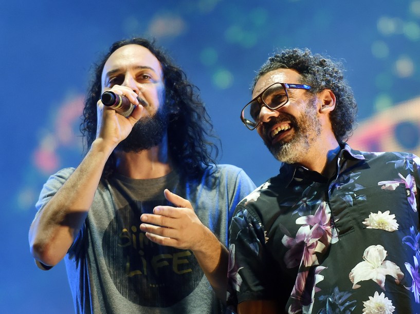 Gabriel pensador e Wilson Simoninha participam de show em homenagem aos 450 anos do Rio de Janeiro, no último dia do Rock in Rio 2015