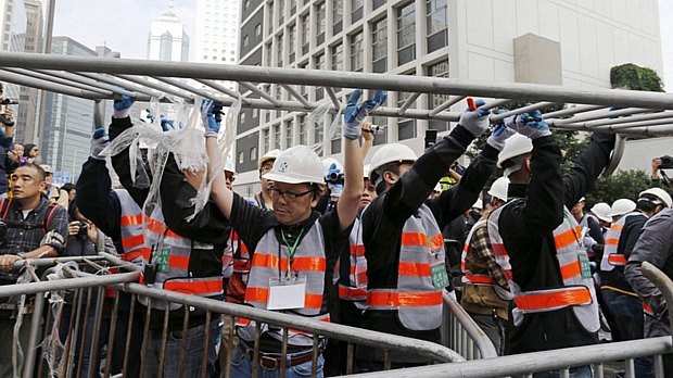 Barricadas dos estudantes são retiradas em Hong Kong