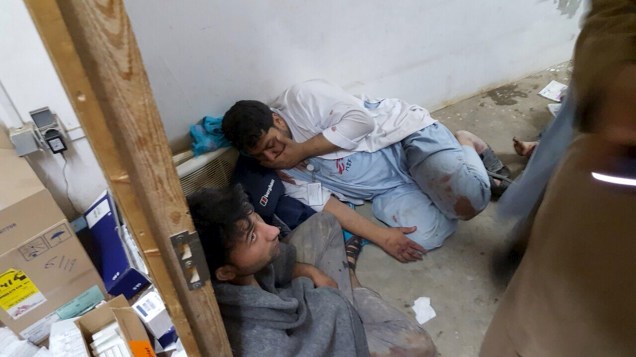 Médicos da MSF são atendidos após ataque a hospital da organização