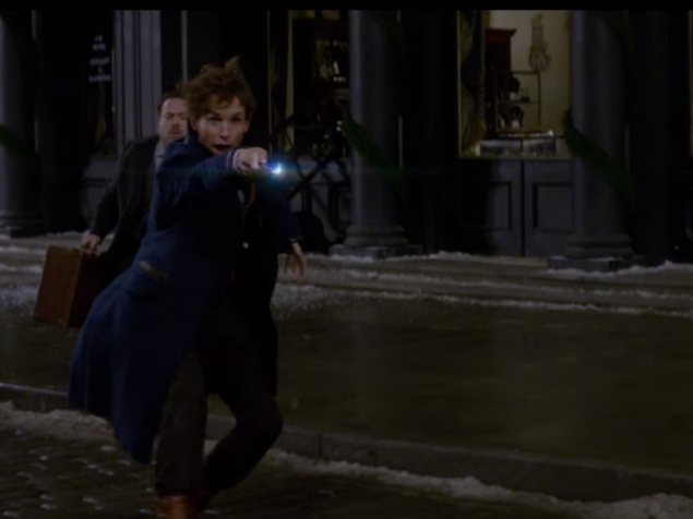 Eddie Redmayne em cena do filme <em>Animais Fantásticos e Onde Habitam</em>, que é derivado de <em>Harry Potter</em>