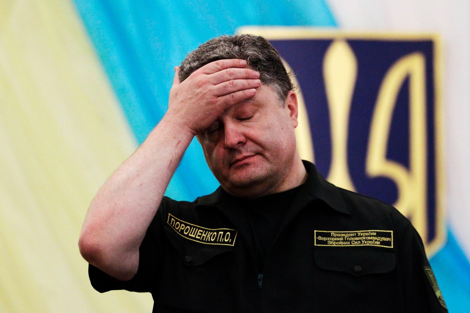 O presidente ucraniano, Petro Poroshenko visitou à cidade costeira de Mariupol em demonstração de solidariedade aos cidadãos em apuros e prometeu defendê-los dos separatistas pró-Rússia - 08/09/2014