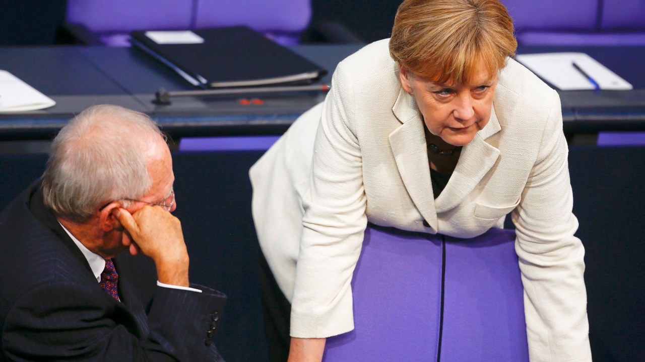 Schaeuble e a chanceler Angela Merkel são reticentes sobre capacidade da Grécia de honrar compromissos