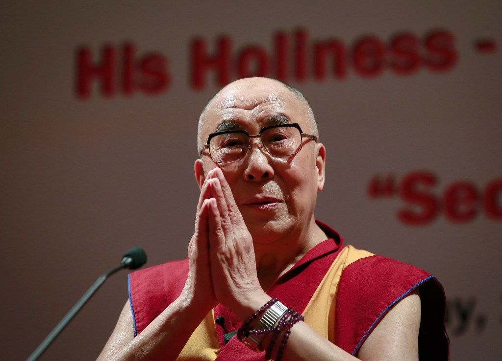 A ida de Dalai Lama aos Estados Unidos acontece em meio a incerteza sobre sua possível sucessão, já que nele insistiu que a instituição que representa não deve continuar se o povo tibetano não a considerar relevante