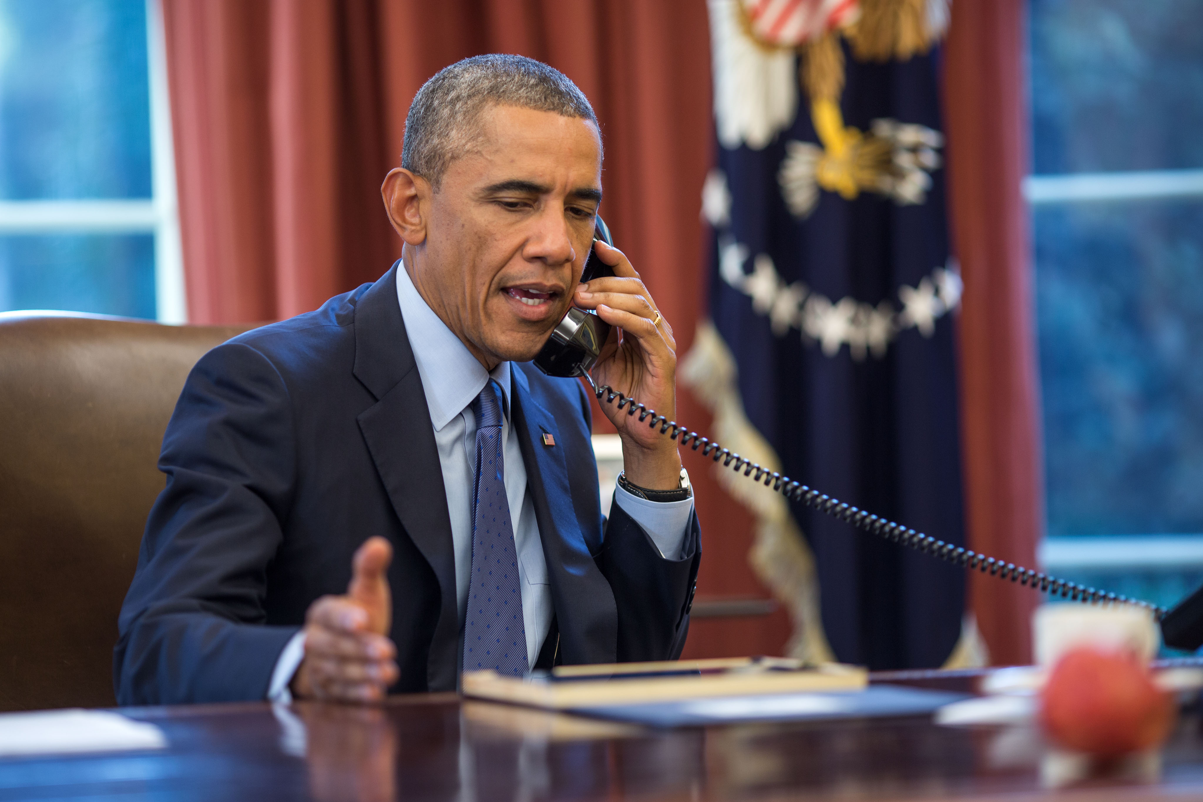 O presidente dos Estados Unidos, Barack Obama, discutiu nesta terça-feira 'protocolos de isolamento rigorosos' com o chefe do Centro de Controle de Doenças (CDC, na sigla em inglês) para limitar o risco de mais casos de Ebola no país, após um diagnóstico realizado em Dallas