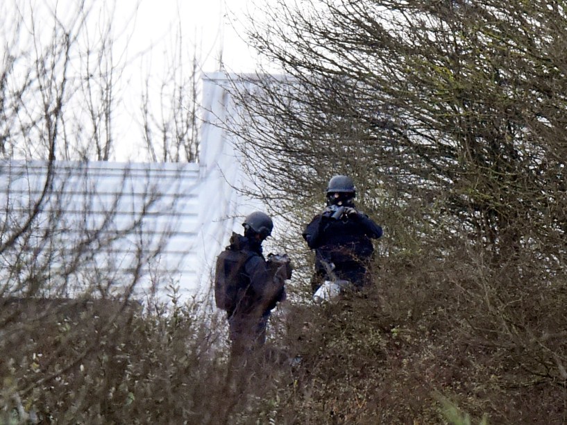Forças da polícia francesas cercaram, nesta sexta-feira (9) uma empresa na cidade de Dammartin-en-Goële, na região de Seine-et-Marne, a 40 km de Paris