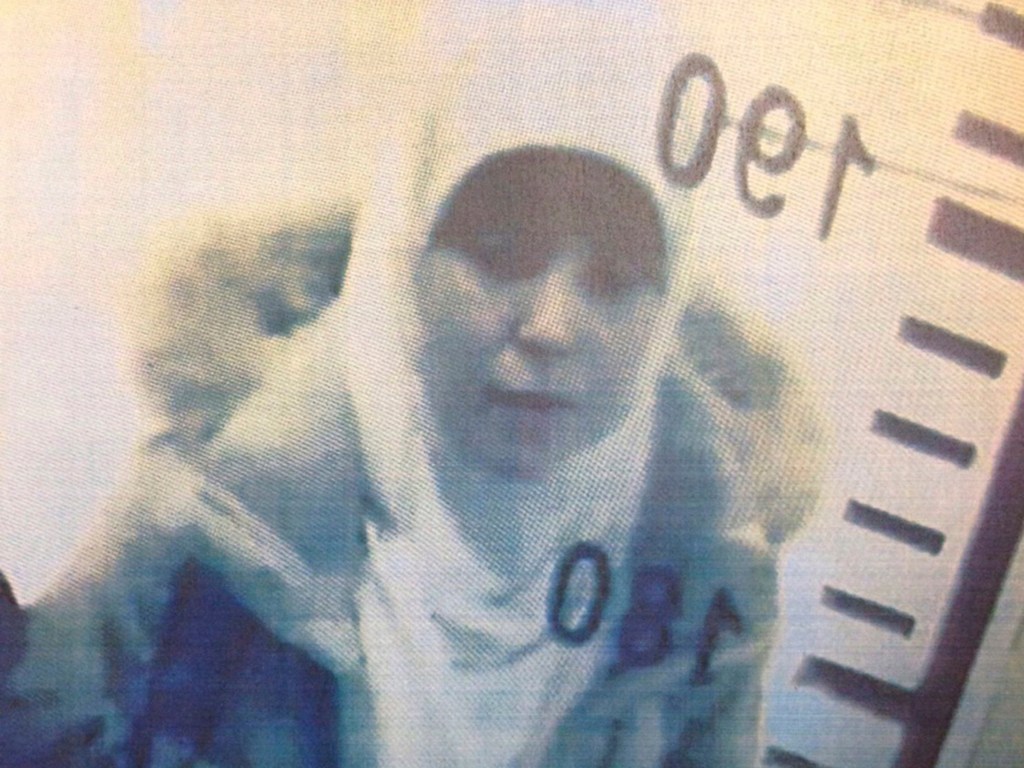 Câmera de segurança mostra mulher que seria Hayat Boumeddiene, suspeita de envolvimento no caso 'Charlie Hebdo', no aeroporto de Istambul, na Turquia