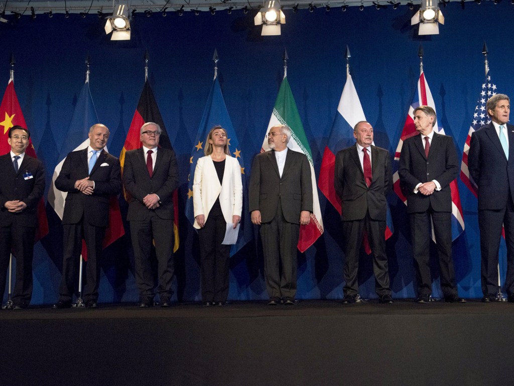 Negociadores do Irã e de seis potências mundiais reúnem na Suiça para debater o programa nuclear do iraniano - 02/04/2015