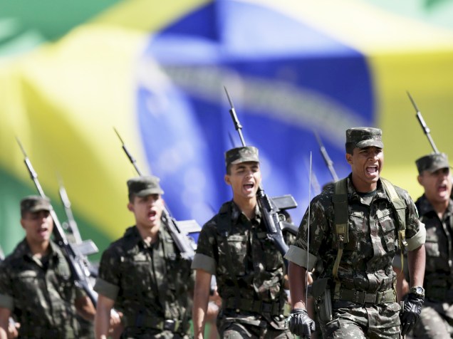 Em Brasília, soldados participam de cerimônia em comemoração aos 70 anos do fim da II Guerra Mundial  - 08/05/2015