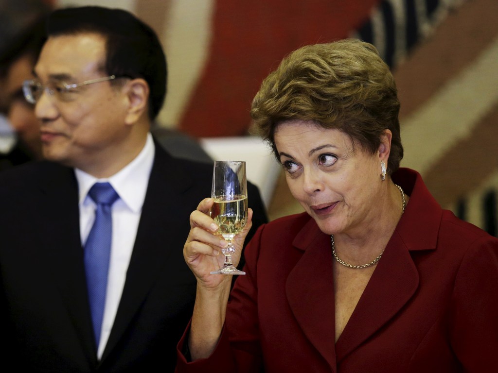 Presidente Dilma Rousseff oferece um brinde após almoço com o premiê chinês Li Keqiang no Palácio do Itamaraty, em Brasília - 19/05/2015