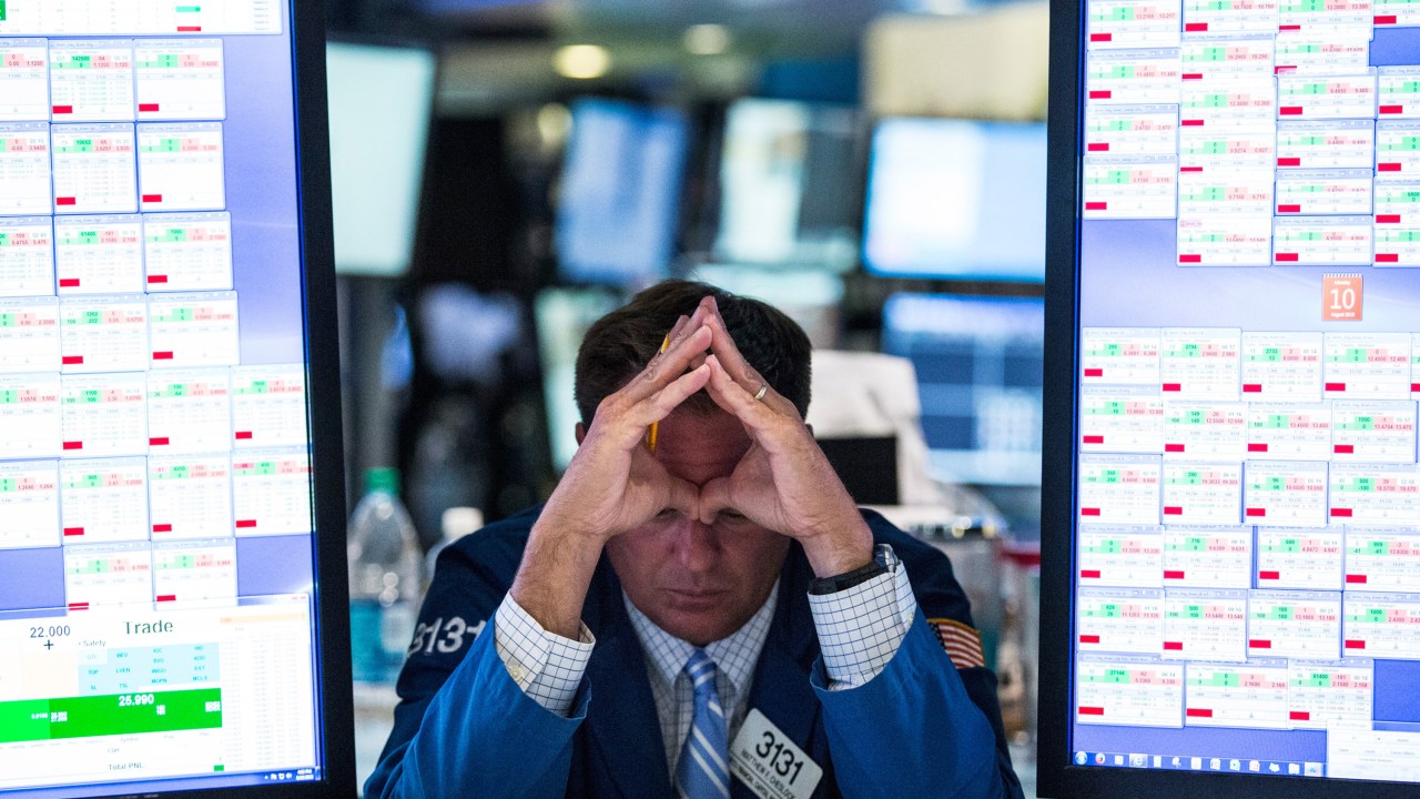 Antes da abertura do mercado em Nova York, os futuros do Dow Jones, do Nasdaq e do S&P 500 chegaram a cair cerca de 5%