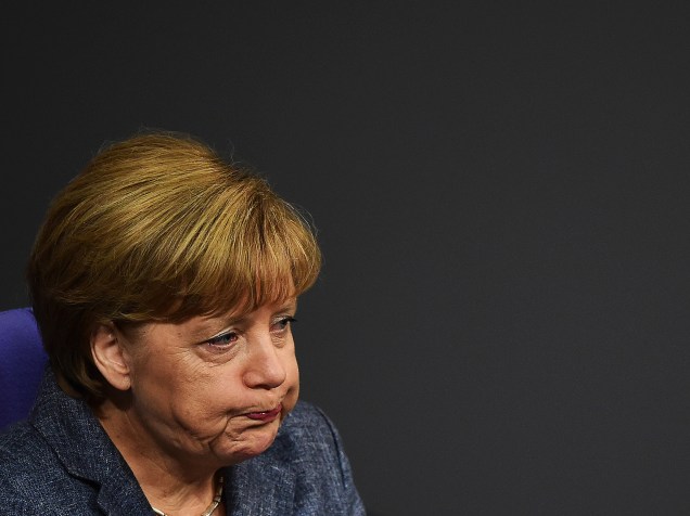 A chanceler alemã Angela Merkel durante debate sobre o resgate financeiro à Grécia no parlamento em Berlim - 19/08/2015