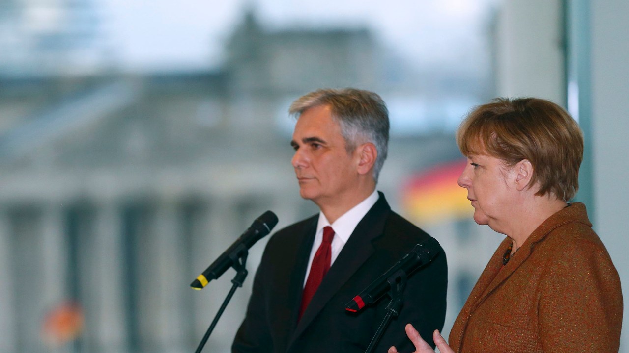 A chanceler alemã, Angela Merkel e o chanceler austríaco Werner Faymann durante encontro em Berlim, nesta quinta-feira (19)