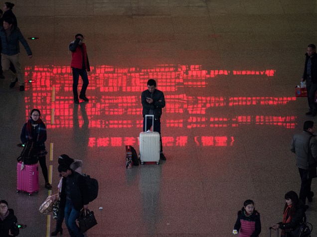 Na China, movimentação no aeroporto de Shangai devido a aproximação do Ano Novo Lunar comemorado no dia 8 de fevereiro
