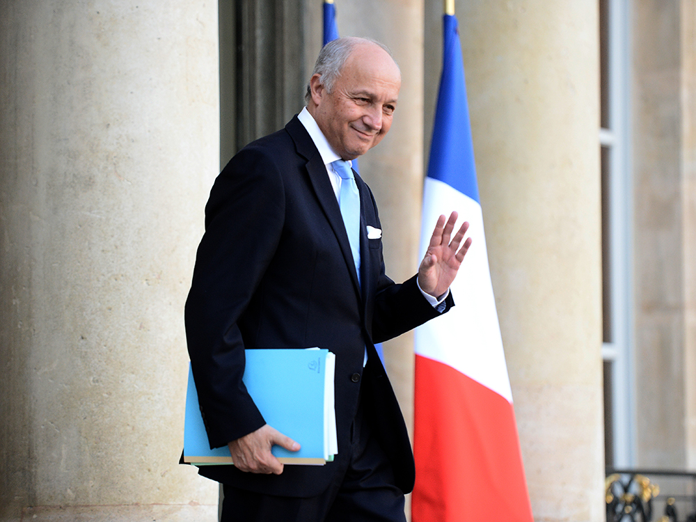 Membro mais antigo do gabinete de François Hollande, o ministro das Relações Exteriores da França, Laurent Fabius, renunciou nessa quarta-feira