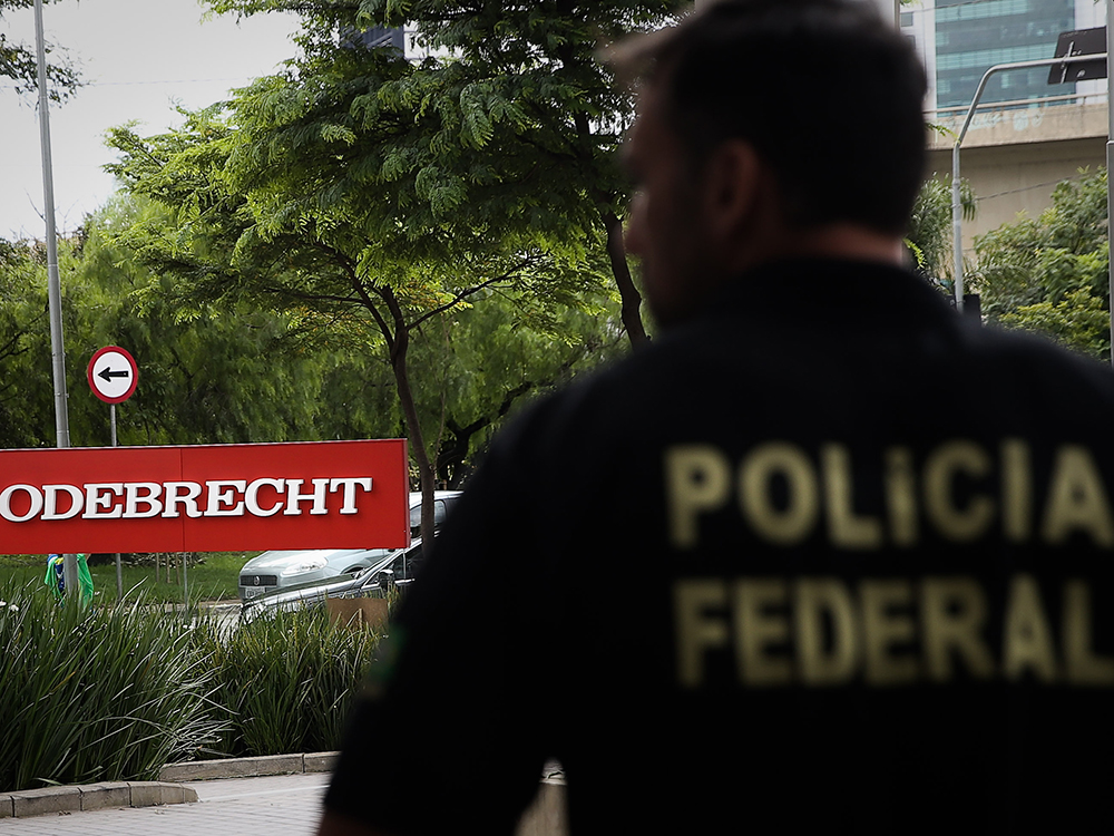 Polícia Federal brasileira faz buscas na empreiteira Odebrecht, em São Paulo, durante a 23ª fase da Operação Lava Jato(22/02)