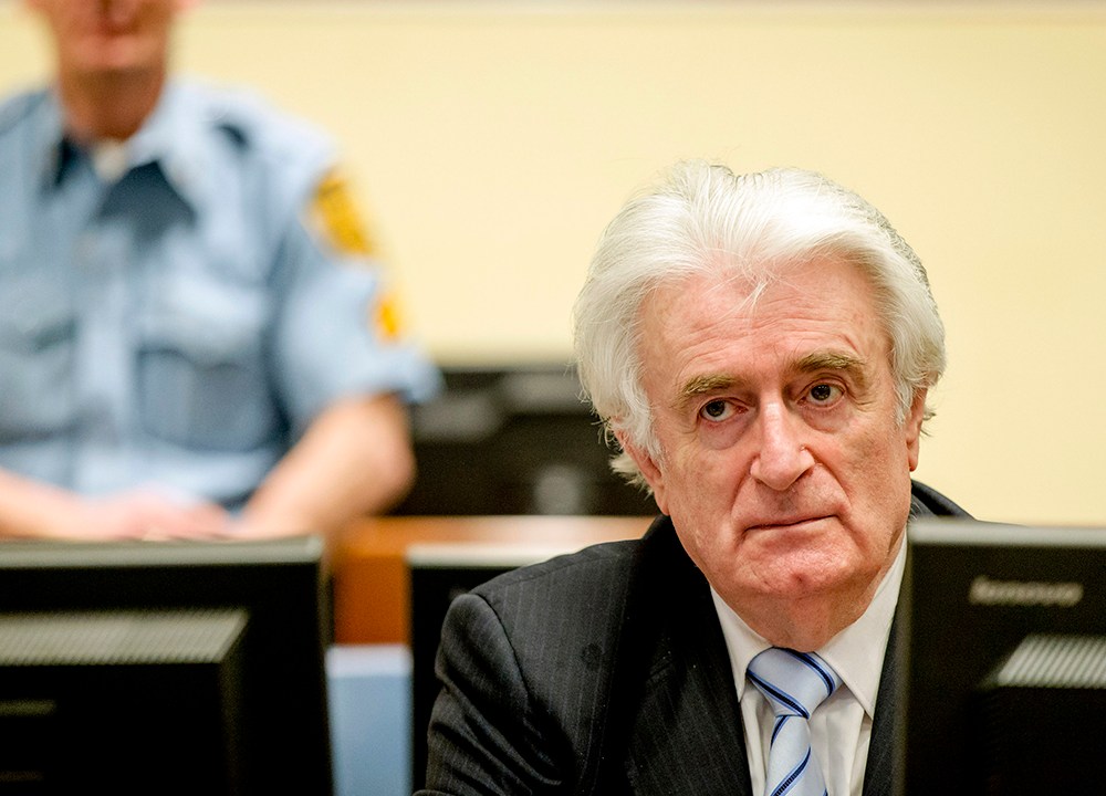 O ex-líder sérvio-bósnio Radovan Karadzic foi condenado a 40 anos de prisão por juízes da ONU, nesta quinta-feira, pelo genocídio de 1995 em Srebrenica e por outros nove crimes de guerra