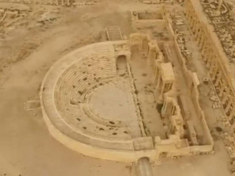 <p>Vista aérea da cidade de Palmira que foi retomada pelo exército sírio. O sítio arqueológico estava dominado pelo Estado Islâmico</p>