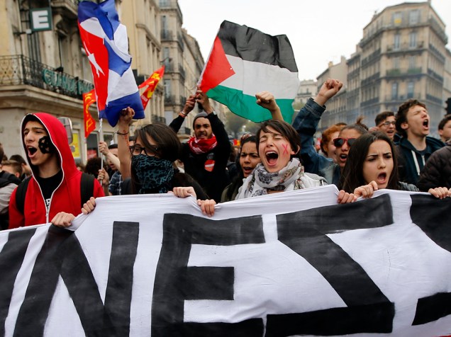 Estudantes vão às ruas em Marselha, na França, contra a reforma trabalhista