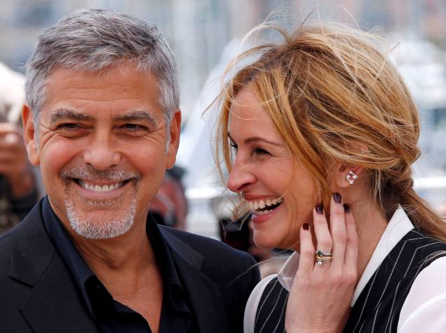 Julia Roberts e George Clooney posam para foto durante apresentação do filme "Jogo do Dinheiro" durante o 69º Festival de Cannes, na França - 12/05/2016