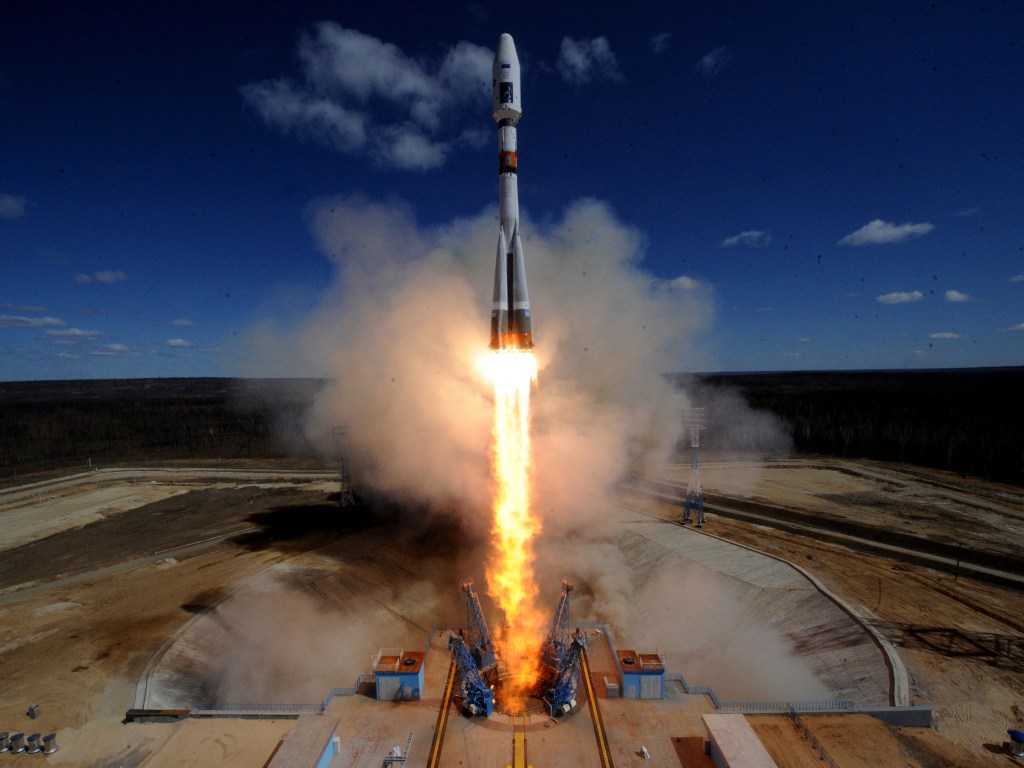 "O lançamento do foguete foi um sucesso. Os três satélites já estão em órbita", informou a Roscosmos