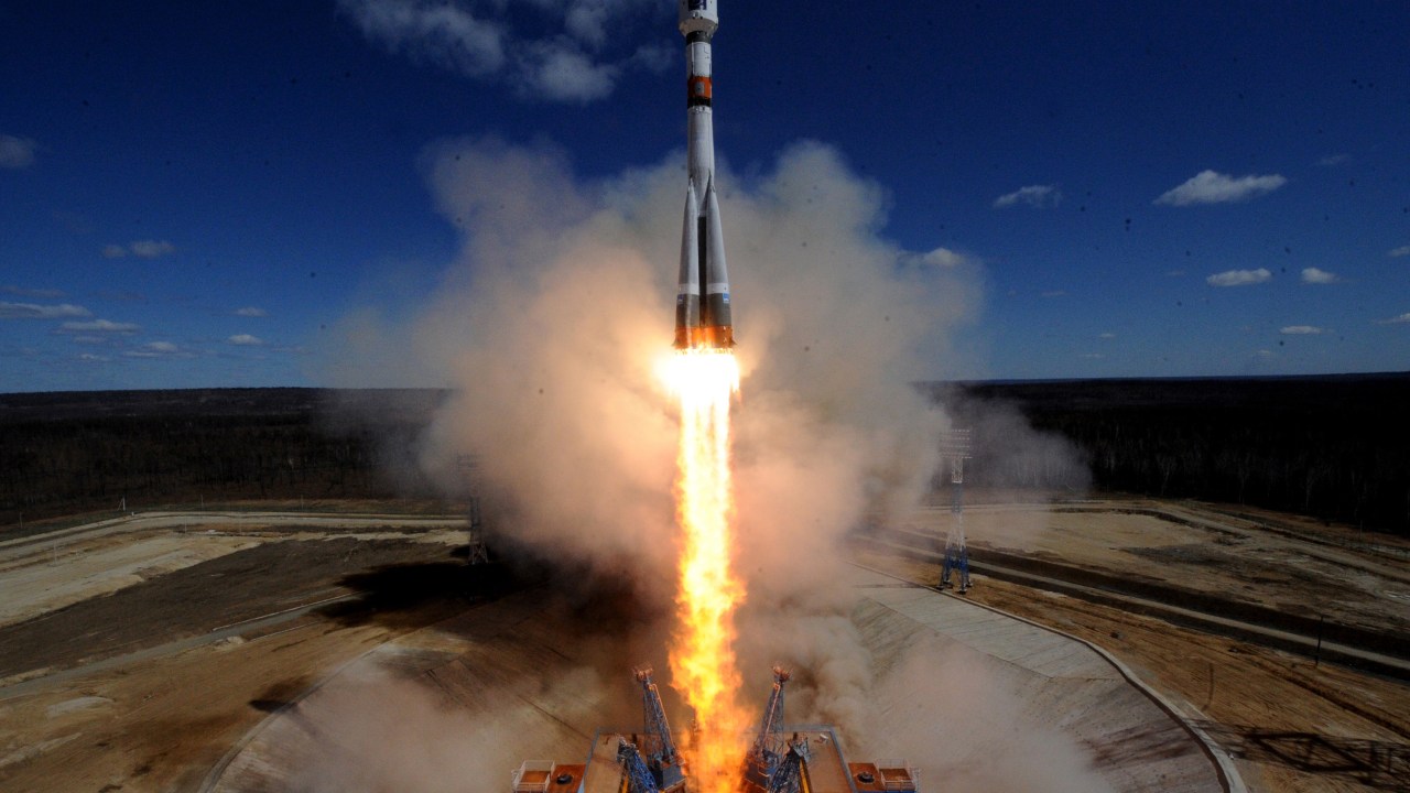 "O lançamento do foguete foi um sucesso. Os três satélites já estão em órbita", informou a Roscosmos