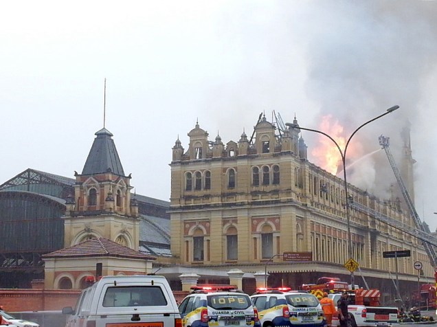 Incêndio atinge o Museu da Língua Portuguesa, no centro de São Paulo