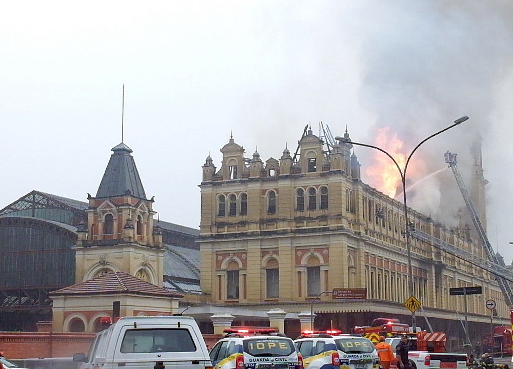 Incêndio atinge o Museu da Língua Portuguesa, no centro de São Paulo