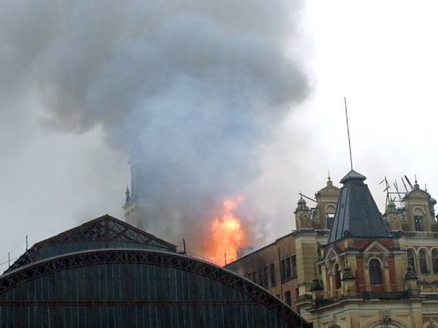 Incêndio atinge o Museu da Língua Portuguesa, no centro de São Paulo Incêndio atinge o Museu da Língua Portuguesa, no centro de São Paulo