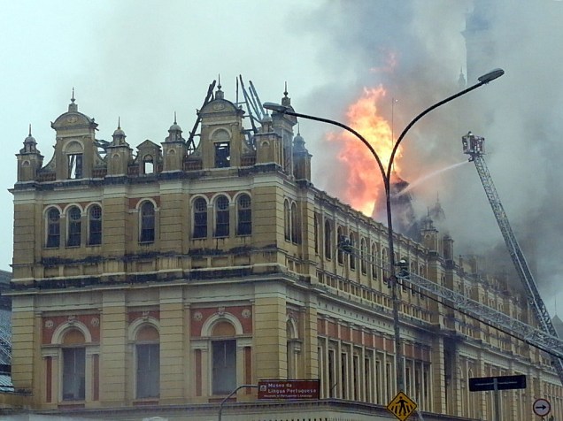 Incêndio atinge o Museu da Língua Portuguesa, no centro de São Paulo